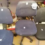 LOTE 301 - 03 CADEIRAS GIRATÓRIAS COM RODINHAS. (NO ESTADO) ATENÇÃO! FAZER A VISITAÇÃO ANTES DE ARREMATAR, NÃO SABEMOS SE FUNCIONA. LEILÃO NÃO TEM GARANTIA E NEM DEVOLUÇÃO, SUJEITO A POSSÍVEIS AVARIAS VISÍVEIS/OCULTAS E/OU AUSÊNCIA DE COMPONENTES.