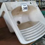 LOTE 388 - 01 TANQUE EM CERÂMICA. (NO ESTADO) ATENÇÃO! FAZER A VISITAÇÃO ANTES DE ARREMATAR, NÃO SABEMOS SE FUNCIONA. LEILÃO NÃO TEM GARANTIA E NEM DEVOLUÇÃO, SUJEITO A POSSÍVEIS AVARIAS VISÍVEIS/OCULTAS E/OU AUSÊNCIA DE COMPONENTES.