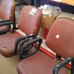 LOTE 298 - 01 LONGARINA COM 03 LUGARES. (NO ESTADO) ATENÇÃO! FAZER A VISITAÇÃO ANTES DE ARREMATAR, NÃO SABEMOS SE FUNCIONA. LEILÃO NÃO TEM GARANTIA E NEM DEVOLUÇÃO, SUJEITO A POSSÍVEIS AVARIAS VISÍVEIS/OCULTAS E/OU AUSÊNCIA DE COMPONENTES.