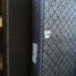 LOTE 142 - 01 COLCHÃO SOLTEIRO COM BASE. (NO ESTADO EM QUE SE ENCONTRA. SUJEITO A AVARIAS OCULTAS/VISÍVEIS.) BJ7201G
