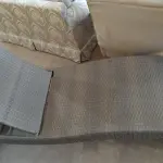 LOTE 130 - 01 ESPREGUIÇADEIRA. (NO ESTADO EM QUE SE ENCONTRA. SUJEITO A AVARIAS OCULTAS/VISÍVEIS.) BH1521R