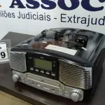 LOTE 279 - 01 TOCA DISCOS E FM. (NO ESTADO) ATENÇÃO! FAZER A VISITAÇÃO ANTES DE ARREMATAR, NÃO SABEMOS SE FUNCIONA, LEILÃO NÃO TEM GARANTIA E NEM DEVOLUÇÃO, SUJEITO A POSSÍVEIS AVARIAS VISÍVEIS/OCULTAS E/OU AUSÊNCIA DE COMPONENTES.