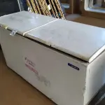 LOTE 374 - 01 FREEZER HORIZONTAL 02 TAMPAS. (NO ESTADO) ATENÇÃO! FAZER A VISITAÇÃO ANTES DE ARREMATAR, NÃO SABEMOS SE FUNCIONA. LEILÃO NÃO TEM GARANTIA E NEM DEVOLUÇÃO, SUJEITO A POSSÍVEIS AVARIAS VISÍVEIS/OCULTAS E/OU AUSÊNCIA DE COMPONENTES.