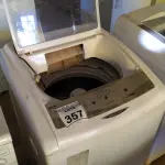 LOTE 357 - 01 MÁQUINA DE LAVAR ROUPAS BRASTEMP. (NO ESTADO) ATENÇÃO! FAZER A VISITAÇÃO ANTES DE ARREMATAR, NÃO SABEMOS SE FUNCIONA. LEILÃO NÃO TEM GARANTIA E NEM DEVOLUÇÃO, SUJEITO A POSSÍVEIS AVARIAS VISÍVEIS/OCULTAS E/OU AUSÊNCIA DE COMPONENTES.