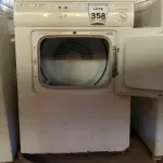 LOTE 358 - 01 MÁQUINA DE LAVAR ROUPAS BRASTEMP 220V. (NO ESTADO) ATENÇÃO! FAZER A VISITAÇÃO ANTES DE ARREMATAR, NÃO SABEMOS SE FUNCIONA. LEILÃO NÃO TEM GARANTIA E NEM DEVOLUÇÃO, SUJEITO A POSSÍVEIS AVARIAS VISÍVEIS/OCULTAS E/OU AUSÊNCIA DE COMPONENTES.