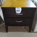 LOTE 101 - 01 MESA DE CANTO. (NO ESTADO EM QUE SE ENCONTRA. SUJEITO A AVARIAS OCULTAS/VISÍVEIS.) AU2438X