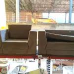LOTE 282 - 01 SOFÁ 03 LUGARES E 02 POLTRONAS NA COR CINZA CLARO CAMURÇA. (NO ESTADO) ATENÇÃO! FAZER A VISITAÇÃO ANTES DE ARREMATAR, NÃO SABEMOS SE FUNCIONA. LEILÃO NÃO TEM GARANTIA E NEM DEVOLUÇÃO, SUJEITO A POSSÍVEIS AVARIAS VISÍVEIS/OCULTAS E/OU AUSÊNCIA DE COMPONENTES.