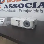 LOTE 020 - 01 PROJETOR MARCA NEC. (NO ESTADO) ATENÇÃO! FAZER A VISITAÇÃO ANTES DE ARREMATAR, NÃO SABEMOS SE FUNCIONA. LEILÃO NÃO TEM GARANTIA E NEM DEVOLUÇÃO, SUJEITO A POSSÍVEIS AVARIAS VISÍVEIS/OCULTAS E/OU AUSÊNCIA DE COMPONENTES.