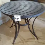 LOTE 121 - 01 MESA DE JARDIM. (NO ESTADO EM QUE SE ENCONTRA. SUJEITO A AVARIAS OCULTAS/VISÍVEIS.) AV9744F