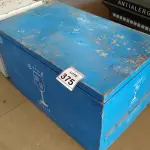 LOTE 375 - 01 BAÚ TÉRMICO NA COR AZUL. (NO ESTADO) ATENÇÃO! FAZER A VISITAÇÃO ANTES DE ARREMATAR, NÃO SABEMOS SE FUNCIONA. LEILÃO NÃO TEM GARANTIA E NEM DEVOLUÇÃO, SUJEITO A POSSÍVEIS AVARIAS VISÍVEIS/OCULTAS E/OU AUSÊNCIA DE COMPONENTES.