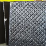 LOTE 144 - 01 COLCHÃO DE CASAL COM BASE. (NO ESTADO EM QUE SE ENCONTRA. SUJEITO A AVARIAS OCULTAS/VISÍVEIS.) BJ7226P