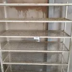 LOTE 406 - 01 ESTANTE DE FERRO. (NO ESTADO) ATENÇÃO! FAZER A VISITAÇÃO ANTES DE ARREMATAR, NÃO SABEMOS SE FUNCIONA. LEILÃO NÃO TEM GARANTIA E NEM DEVOLUÇÃO, SUJEITO A POSSÍVEIS AVARIAS VISÍVEIS/OCULTAS E/OU AUSÊNCIA DE COMPONENTES.