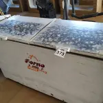 LOTE 373 - 01 FREEZER HORIZONTAL 02 TAMPAS. (NO ESTADO) ATENÇÃO! FAZER A VISITAÇÃO ANTES DE ARREMATAR, NÃO SABEMOS SE FUNCIONA. LEILÃO NÃO TEM GARANTIA E NEM DEVOLUÇÃO, SUJEITO A POSSÍVEIS AVARIAS VISÍVEIS/OCULTAS E/OU AUSÊNCIA DE COMPONENTES.