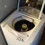 LOTE 312 - 01 MÁQUINA DE LAVAR 15KG 220W MARCA GE. (NO ESTADO) ATENÇÃO! FAZER A VISITAÇÃO ANTES DE ARREMATAR, NÃO SABEMOS SE FUNCIONA. LEILÃO NÃO TEM GARANTIA E NEM DEVOLUÇÃO, SUJEITO A POSSÍVEIS AVARIAS VISÍVEIS/OCULTAS E/OU AUSÊNCIA DE COMPONENTES.
