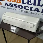 LOTE 008 - 01 AR CONDICIONADO. (EVAPORADORA) (NO ESTADO EM QUE SE ENCONTRA. SUJEITO A AVARIAS OCULTAS/VISÍVEIS.) AV9702V
