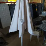LOTE 119 - 01 GUARDA SOL. (NO ESTADO EM QUE SE ENCONTRA. SUJEITO A AVARIAS OCULTAS/VISÍVEIS.) BH1648G