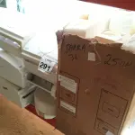 LOTE 291 - 01  LOTE COM GRANDE QUANTIDADE DE DISPENSES PARA PAPEL E SABÃO. (NO ESTADO) ATENÇÃO! FAZER A VISITAÇÃO ANTES DE ARREMATAR, NÃO SABEMOS SE FUNCIONA. LEILÃO NÃO TEM GARANTIA E NEM DEVOLUÇÃO, SUJEITO A POSSÍVEIS AVARIAS VISÍVEIS/OCULTAS E/OU AUSÊNCIA DE COMPONENTES.