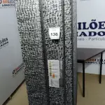 LOTE 136 - 01 COLCHÃO SOLTEIRO COM BASE. (NO ESTADO EM QUE SE ENCONTRA. SUJEITO A AVARIAS OCULTAS/VISÍVEIS.) AU2193P