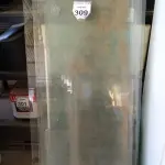 LOTE 309 - 01 LOTE COM VÁRIOS VIDROS AVULSOS DE VITRINE. (NO ESTADO) ATENÇÃO! FAZER A VISITAÇÃO ANTES DE ARREMATAR, NÃO SABEMOS SE FUNCIONA. LEILÃO NÃO TEM GARANTIA E NEM DEVOLUÇÃO, SUJEITO A POSSÍVEIS AVARIAS VISÍVEIS/OCULTAS E/OU AUSÊNCIA DE COMPONENTES.