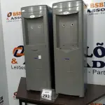 LOTE 293 - 02 BEBEDOUROS PARA GARRAFÃO.(NO ESTADO) ATENÇÃO! FAZER A VISITAÇÃO ANTES DE ARREMATAR, NÃO SABEMOS SE FUNCIONA. LEILÃO NÃO TEM GARANTIA E NEM DEVOLUÇÃO, SUJEITO A POSSÍVEIS AVARIAS VISÍVEIS/OCULTAS E/OU AUSÊNCIA DE COMPONENTES.