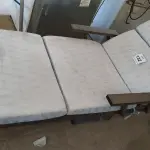 LOTE 132 - 01 ESPREGUIÇADEIRA. (NO ESTADO EM QUE SE ENCONTRA. SUJEITO A AVARIAS OCULTAS/VISÍVEIS.)   AU2350E