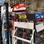 LOTE 321 - 01 LOTE COM VÁRIOS EXPOSITORES DE METAL. (NO ESTADO) ATENÇÃO! FAZER A VISITAÇÃO ANTES DE ARREMATAR, NÃO SABEMOS SE FUNCIONA. LEILÃO NÃO TEM GARANTIA E NEM DEVOLUÇÃO, SUJEITO A POSSÍVEIS AVARIAS VISÍVEIS/OCULTAS E/OU AUSÊNCIA DE COMPONENTES.