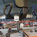 LOTE 040 - 01 CADEIRA GIRATÓRIA COM RODINHAS. (NO ESTADO) ATENÇÃO! FAZER A VISITAÇÃO ANTES DE ARREMATAR, NÃO SABEMOS SE FUNCIONA, LEILÃO NÃO TEM GARANTIA E NEM DEVOLUÇÃO, SUJEITO A POSSÍVEIS AVARIAS VISÍVEIS/OCULTAS E/OU AUSÊNCIA DE COMPONENTES.
