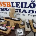 LOTE 086 - 07 DETECTORES DE METAL E 02 CAIXAS DE MARCADORES ADESIVOS. (NO ESTADO) ATENÇÃO! FAZER A VISITAÇÃO ANTES DE ARREMATAR, NÃO SABEMOS SE FUNCIONA, LEILÃO NÃO TEM GARANTIA E NEM DEVOLUÇÃO, SUJEITO A POSSÍVEIS AVARIAS VISÍVEIS/OCULTAS E/OU AUSÊNCIA DE COMPONENTES.