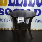 LOTE 216 -  01 MESA DE CENTRO EM MADEIRA. (NO ESTADO EM QUE SE ENCONTRA. SUJEITO A AVARIAS OCULTAS/VISÍVEIS.) AU2439K 