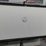 LOTE 115 - 01 TELA DE PROJEÇÃO RETRÁTIL. (NO ESTADO) ATENÇÃO! FAZER A VISITAÇÃO ANTES DE ARREMATAR, NÃO SABEMOS SE FUNCIONA, LEILÃO NÃO TEM GARANTIA E NEM DEVOLUÇÃO, SUJEITO A POSSÍVEIS AVARIAS VISÍVEIS/OCULTAS E/OU AUSÊNCIA DE COMPONENTES.