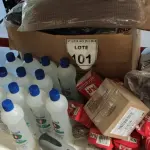 LOTE 101 - 01 LOTE COM GRANDE QUANTIDADE DE ARAMES DE CADERNOS, CLIPS DE PAPEL, COLCHETES XR E ÁLCOOL EM GEL 70%. (NO ESTADO) ATENÇÃO! FAZER A VISITAÇÃO ANTES DE ARREMATAR, NÃO SABEMOS SE FUNCIONA, LEILÃO NÃO TEM GARANTIA E NEM DEVOLUÇÃO, SUJEITO A POSSÍVEIS AVARIAS VISÍVEIS/OCULTAS E/OU AUSÊNCIA DE COMPONENTES.