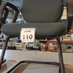 LOTE 110 - 01 CADEIRA DE ESCRITÓRIO COM PÉS FIXOS. (NO ESTADO) ATENÇÃO! FAZER A VISITAÇÃO ANTES DE ARREMATAR, NÃO SABEMOS SE FUNCIONA, LEILÃO NÃO TEM GARANTIA E NEM DEVOLUÇÃO, SUJEITO A POSSÍVEIS AVARIAS VISÍVEIS/OCULTAS E/OU AUSÊNCIA DE COMPONENTES.