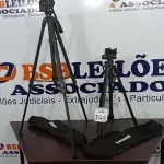 LOTE 186 - 02 TRIPÉS PARA CÂMERA MARCA TOMATE. (NO ESTADO) ATENÇÃO! FAZER A VISITAÇÃO ANTES DE ARREMATAR, NÃO SABEMOS SE FUNCIONA, LEILÃO NÃO TEM GARANTIA E NEM DEVOLUÇÃO, SUJEITO A POSSÍVEIS AVARIAS VISÍVEIS/OCULTAS E/OU AUSÊNCIA DE COMPONENTES.