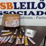 LOTE 081 - 01 LOTE COM VÁRIOS SELANTES SILICONE E COLA DE CONTATO UNIVERSAL. (NO ESTADO) ATENÇÃO! FAZER A VISITAÇÃO ANTES DE ARREMATAR, NÃO SABEMOS SE FUNCIONA, LEILÃO NÃO TEM GARANTIA E NEM DEVOLUÇÃO, SUJEITO A POSSÍVEIS AVARIAS VISÍVEIS/OCULTAS E/OU AUSÊNCIA DE COMPONENTES.