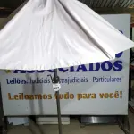 LOTE 203 - 01 OMBRELONE.  (NO ESTADO EM QUE SE ENCONTRA. SUJEITO A AVARIAS OCULTAS/VISÍVEIS.)  BH1583E