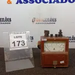 LOTE 173 - 01 MULTÍMETRO ANTIGO. (NO ESTADO) ATENÇÃO! FAZER A VISITAÇÃO ANTES DE ARREMATAR, NÃO SABEMOS SE FUNCIONA, LEILÃO NÃO TEM GARANTIA E NEM DEVOLUÇÃO, SUJEITO A POSSÍVEIS AVARIAS VISÍVEIS/OCULTAS E/OU AUSÊNCIA DE COMPONENTES.