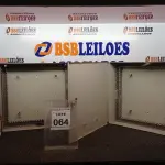 LOTE 064 - 02 QUADROS DE DISTRIBUIÇÃO DE METAL SENDO 01 COM PLACA ELETRÔNICA. (NO ESTADO) ATENÇÃO! FAZER A VISITAÇÃO ANTES DE ARREMATAR, NÃO SABEMOS SE FUNCIONA, LEILÃO NÃO TEM GARANTIA E NEM DEVOLUÇÃO, SUJEITO A POSSÍVEIS AVARIAS VISÍVEIS/OCULTAS E/OU AUSÊNCIA DE COMPONENTES.
