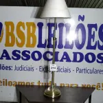 LOTE 214 - 01 ABAJUR. (NO ESTADO EM QUE SE ENCONTRA. SUJEITO A AVARIAS OCULTAS/VISÍVEIS.)  BJ6991D