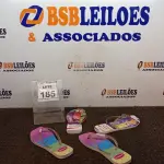 LOTE 185 - 02 PARES DE SANDALHAS HAVAIANAS MODELO FEMININO TAMANHOS 33 E 37.  (NO ESTADO) ATENÇÃO! FAZER A VISITAÇÃO ANTES DE ARREMATAR, NÃO SABEMOS SE FUNCIONA. LEILÃO NÃO TEM GARANTIA E NEM DEVOLUÇÃO, SUJEITO A POSSÍVEIS AVARIAS VISÍVEIS/OCULTAS E/OU AUSÊNCIA DE COMPONENTES.