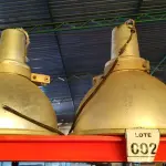 LOTE 002 - 02 LUMINÁRIAS PARA GALPÃO EM ALUMÍNIO. (NO ESTADO) ATENÇÃO! FAZER A VISITAÇÃO ANTES DE ARREMATAR, NÃO SABEMOS SE FUNCIONA, LEILÃO NÃO TEM GARANTIA E NEM DEVOLUÇÃO, SUJEITO A POSSÍVEIS AVARIAS VISÍVEIS/OCULTAS E/OU AUSÊNCIA DE COMPONENTES.