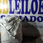 LOTE 180 - 01 SACO COM CORTINAS. (NO ESTADO EM QUE SE ENCONTRA. SUJEITO A AVARIAS OCULTAS/VISÍVEIS.)  