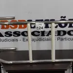 LOTE 124 - 01 ESCADA PARA PISCINA. (NO ESTADO) ATENÇÃO! FAZER A VISITAÇÃO ANTES DE ARREMATAR, NÃO SABEMOS SE FUNCIONA, LEILÃO NÃO TEM GARANTIA E NEM DEVOLUÇÃO, SUJEITO A POSSÍVEIS AVARIAS VISÍVEIS/OCULTAS E/OU AUSÊNCIA DE COMPONENTES.