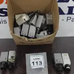 LOTE 113 - 01 LOTE COM GRANDE QUANTIDADE DE CÂMERAS DE MONITORAMENTO DE MARCAS E MODELOS VARIADOS (NO ESTADO) ATENÇÃO! FAZER A VISITAÇÃO ANTES DE ARREMATAR, NÃO SABEMOS SE FUNCIONA, LEILÃO NÃO TEM GARANTIA E NEM DEVOLUÇÃO, SUJEITO A POSSÍVEIS AVARIAS VISÍVEIS/OCULTAS E/OU AUSÊNCIA DE COMPONENTES.