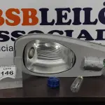 LOTE 146 - 01 LUMINÁRIA DE POSTE. (NO ESTADO) ATENÇÃO! FAZER A VISITAÇÃO ANTES DE ARREMATAR, NÃO SABEMOS SE FUNCIONA, LEILÃO NÃO TEM GARANTIA E NEM DEVOLUÇÃO, SUJEITO A POSSÍVEIS AVARIAS VISÍVEIS/OCULTAS E/OU AUSÊNCIA DE COMPONENTES.