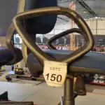 LOTE 150 - 01 CADEIRA DE ESCRITÓRIO GIRATÓRIA COM RODINHAS. (NO ESTADO) ATENÇÃO! FAZER A VISITAÇÃO ANTES DE ARREMATAR, NÃO SABEMOS SE FUNCIONA, LEILÃO NÃO TEM GARANTIA E NEM DEVOLUÇÃO, SUJEITO A POSSÍVEIS AVARIAS VISÍVEIS/OCULTAS E/OU AUSÊNCIA DE COMPONENTES.