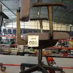 LOTE 090 - 01 CADEIRA GIRATÓRIA COM RODINHAS. (NO ESTADO) ATENÇÃO! FAZER A VISITAÇÃO ANTES DE ARREMATAR, NÃO SABEMOS SE FUNCIONA, LEILÃO NÃO TEM GARANTIA E NEM DEVOLUÇÃO, SUJEITO A POSSÍVEIS AVARIAS VISÍVEIS/OCULTAS E/OU AUSÊNCIA DE COMPONENTES.