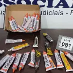 LOTE 081 - 01 LOTE COM VÁRIOS SELANTES SILICONE E COLA DE CONTATO UNIVERSAL. (NO ESTADO) ATENÇÃO! FAZER A VISITAÇÃO ANTES DE ARREMATAR, NÃO SABEMOS SE FUNCIONA, LEILÃO NÃO TEM GARANTIA E NEM DEVOLUÇÃO, SUJEITO A POSSÍVEIS AVARIAS VISÍVEIS/OCULTAS E/OU AUSÊNCIA DE COMPONENTES.