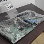 LOTE 128 - 02 PLACAS MÃE. (NO ESTADO) ATENÇÃO! FAZER A VISITAÇÃO ANTES DE ARREMATAR, NÃO SABEMOS SE FUNCIONA, LEILÃO NÃO TEM GARANTIA E NEM DEVOLUÇÃO, SUJEITO A POSSÍVEIS AVARIAS VISÍVEIS/OCULTAS E/OU AUSÊNCIA DE COMPONENTES.