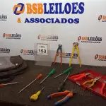 LOTE 153 - 01 CASE COM 04 CHAVE PHILIPS, 02 CHAVES DE FENDA, 01 ESTOJO COM 04 ALICATES DE FUNÇÕES VARIADAS E 02 ALICATES TURQUESA. (NO ESTADO) ATENÇÃO! FAZER A VISITAÇÃO ANTES DE ARREMATAR, NÃO SABEMOS SE FUNCIONA, LEILÃO NÃO TEM GARANTIA E NEM DEVOLUÇÃO, SUJEITO A POSSÍVEIS AVARIAS VISÍVEIS/OCULTAS E/OU AUSÊNCIA DE COMPONENTES.