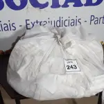 LOTE 243 -  01 SACO COM CORTINAS. (NO ESTADO EM QUE SE ENCONTRA. SUJEITO A AVARIAS OCULTAS/VISÍVEIS.)  